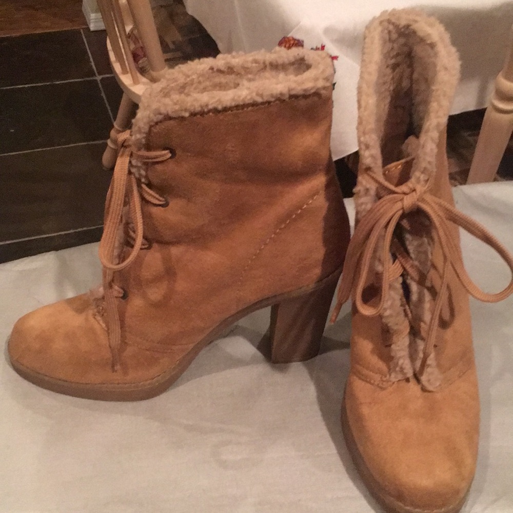 Rouge boots